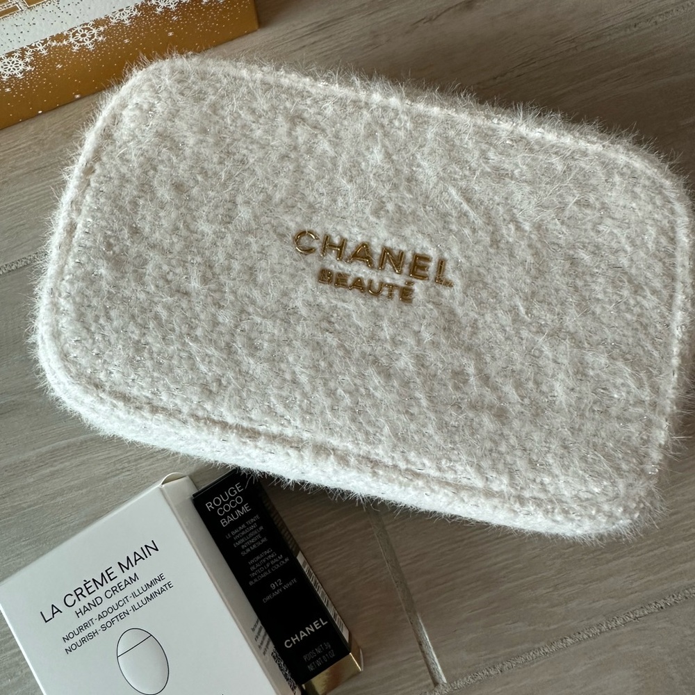 Chanel 2024 Moisture To-Go Holiday Set - Picture 6 of 6